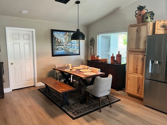 Dining Area - 1876 Leisure World