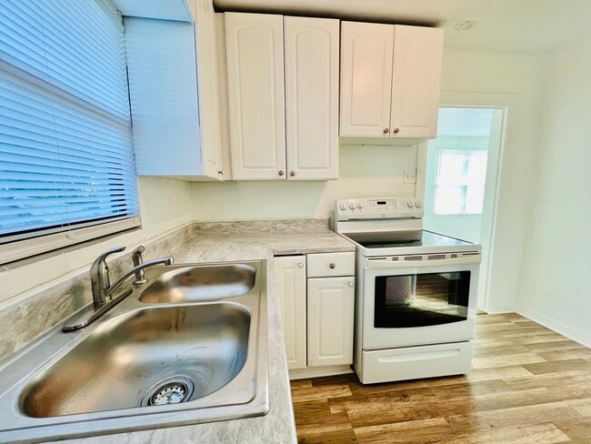 Photo - 1115 N Davis Ave