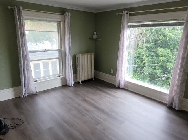 Living room - 811 N Capitol Ave Unit A