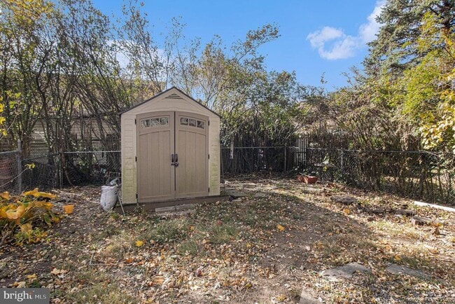 Photo - 7710 Queen St