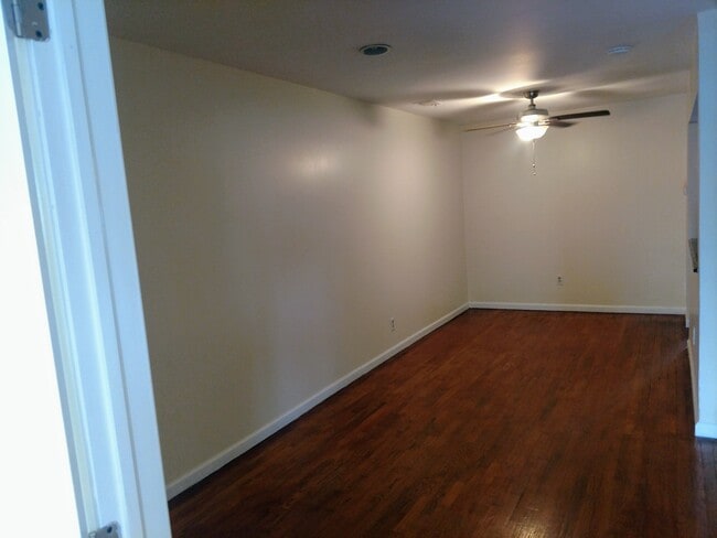 Building Photo - 13 Skyline Dr Unit 3 BR Apt