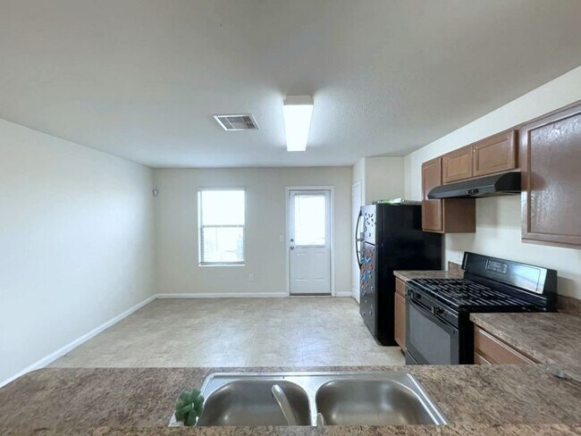 Photo - 1715 Ramsay Way