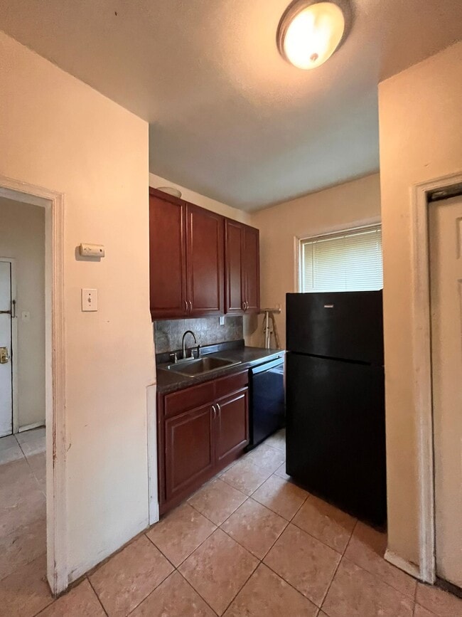 Building Photo - 398 Rose Ave Unit 5 Rental