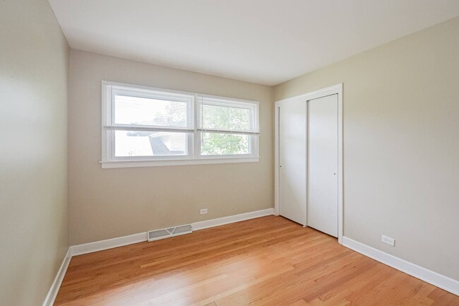 Photo - 418 S Kennicott Ave