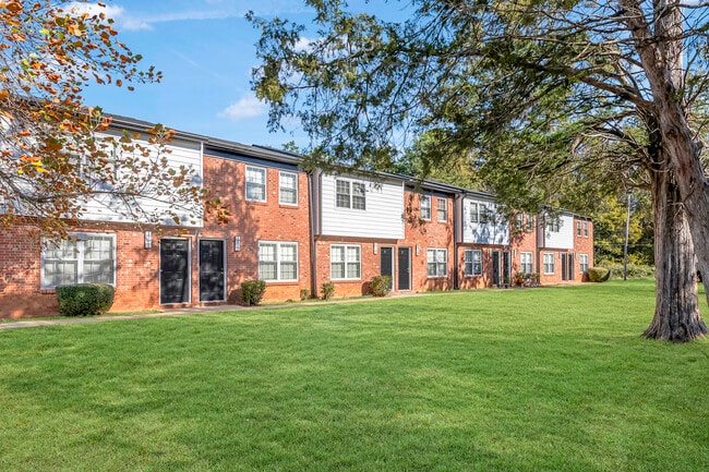 Photo - Country Club Apartments