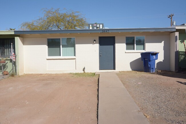 Remodeled 2 Bedroom 1 Bath Townhouse! Grea... - Remodeled 2 Bedroom 1 Bath Townhouse! Grea...