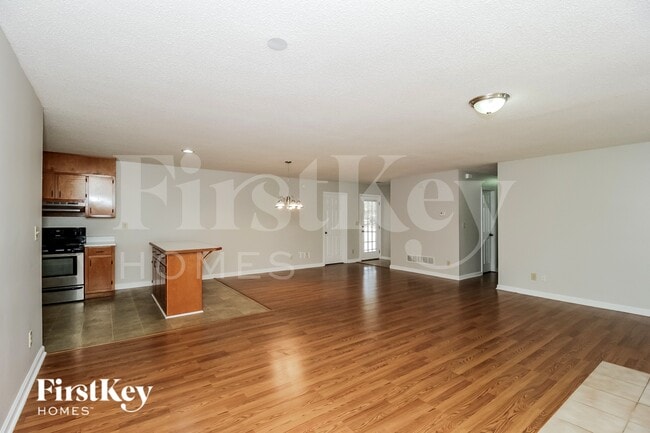 Photo - 420 Castlewood Rd