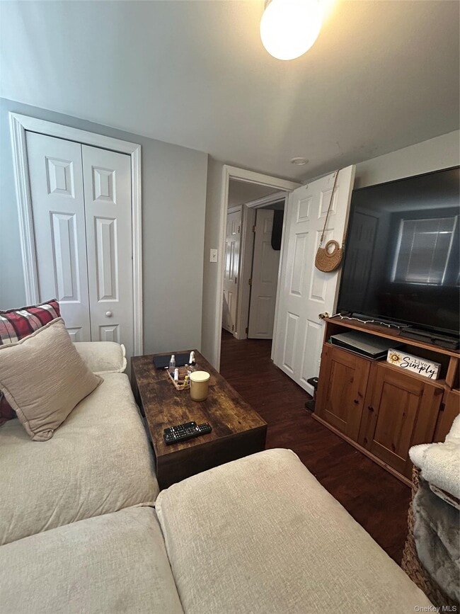 70 Oswego Ave Unidad Walk in unit