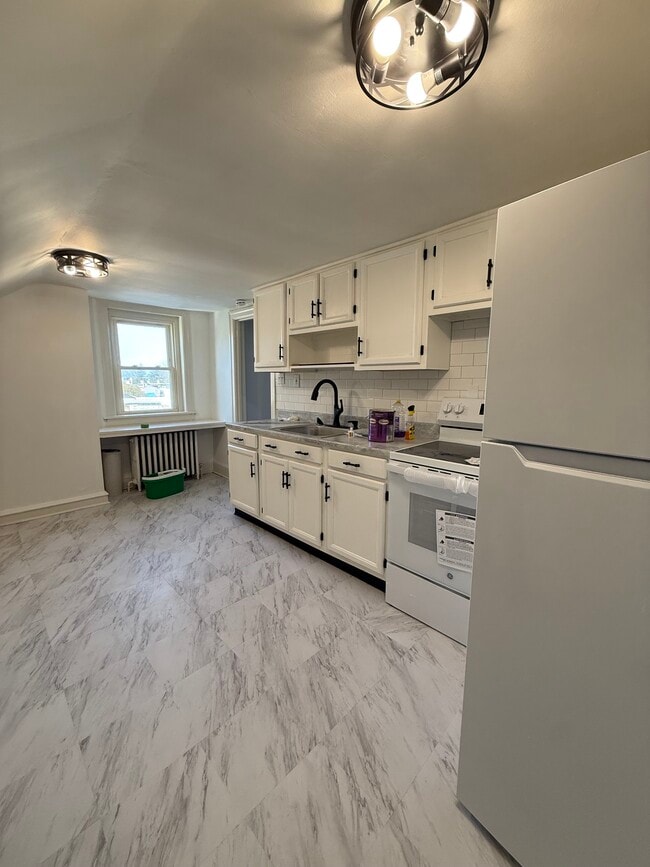 Photo - 700 Hedgerow Dr Unit 2 bedroom 3rd floor