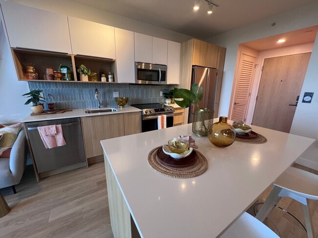 Building Photo - 491 NE 56th St Unit A1