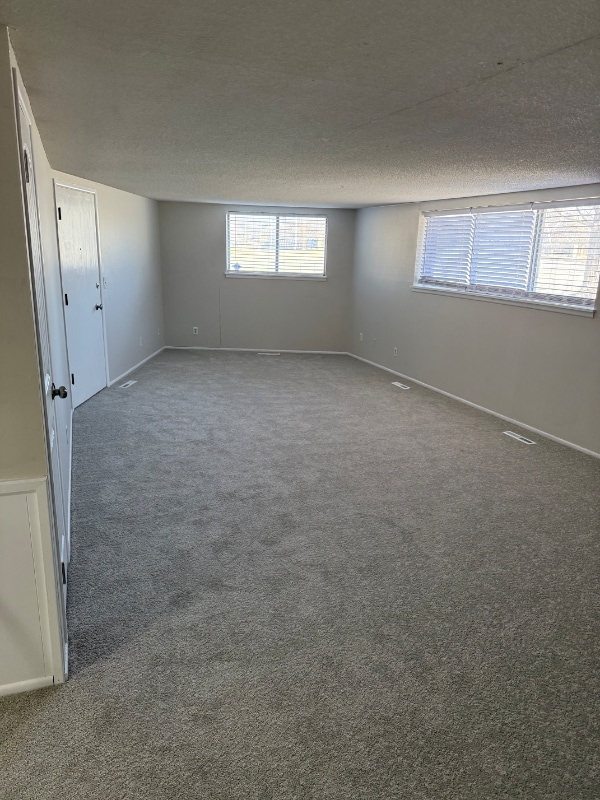 Photo - 907 W River Blvd