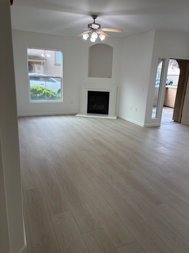 Building Photo - 5350 Dunlay Dr Unit 715