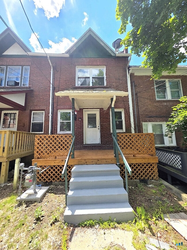 Building Photo - 108 Ives St
