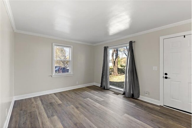 Photo - 1211 Thompson Pl