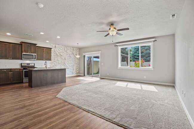 Photo - Beautiful 3bd/2.5ba Home w/Office Space & Bonus Loft