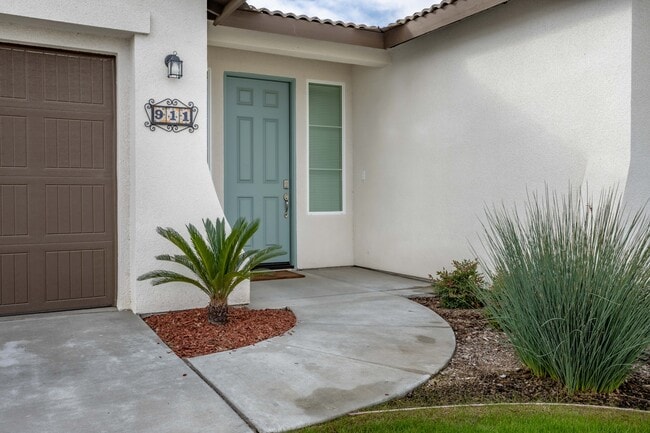 Photo - 911 Hartlepool Ave