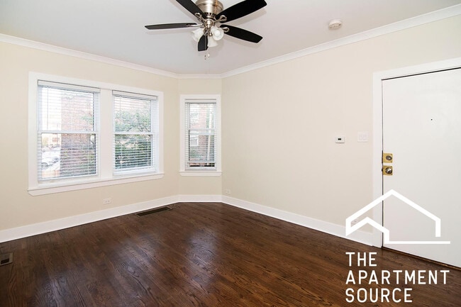 Photo - 624 W Roscoe St