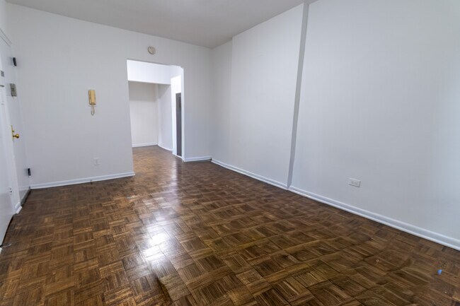 Photo - 328 E 30th St Unit 1