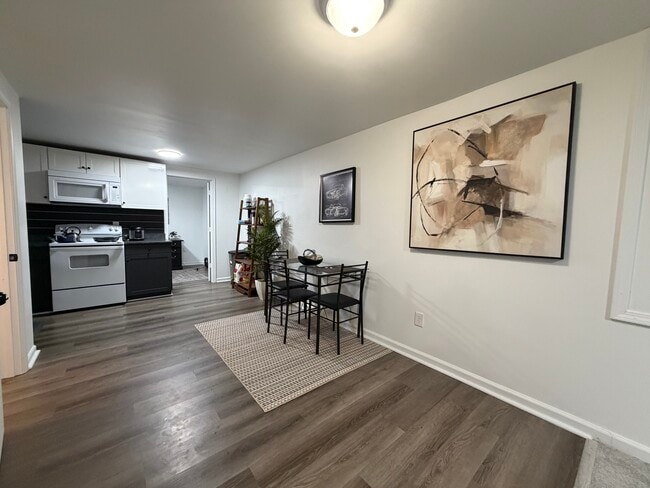 Photo - 1305 Ashbourne Dr Unit B