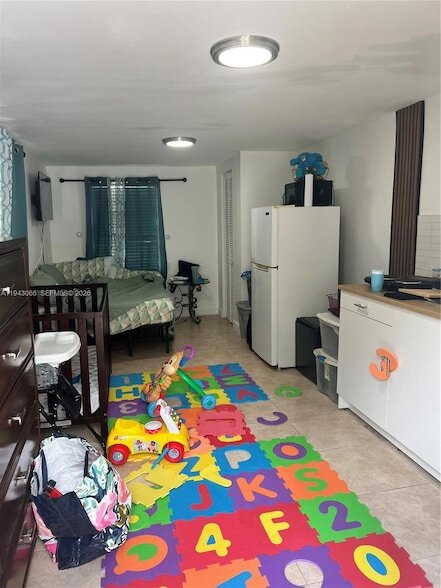 Building Photo - 11201 NW 12th Ave Unit 2