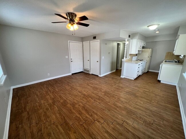 Photo - 2-Bed, 1-Bath Apartment with Garage Parking!