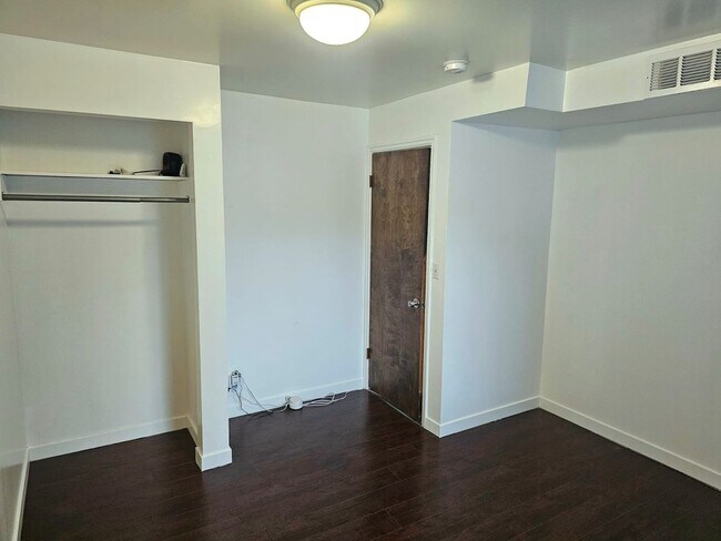 Photo - Spacious Private Guy Room Only 3 blocks from U Campus Unit 15 - 15C
