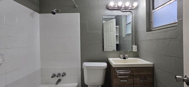 Photo - Cute & Quaint 1/1 in Tampa! ASK ABOUT OUR MOVE IN SPECIALS!!