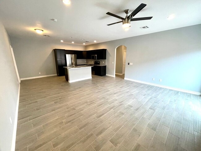 Photo - Beautiful 3 Bedroom Townhome Near Kingman Hospital!