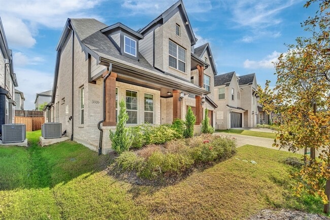 3520 Helios Ln