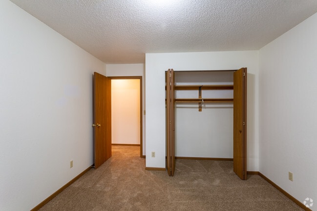 2BR, 1BA - Paradise Apartments