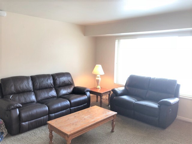 Large Living With Leather Sofas - 737 E 750 N St Condominio Unidad 6