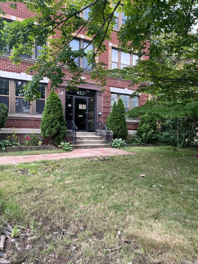 Building Photo - 421 Wethersfield Ave Rental