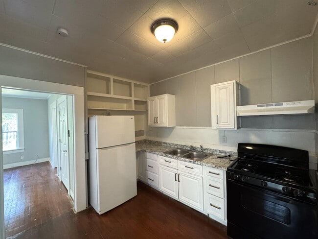 1824 Collins Ave