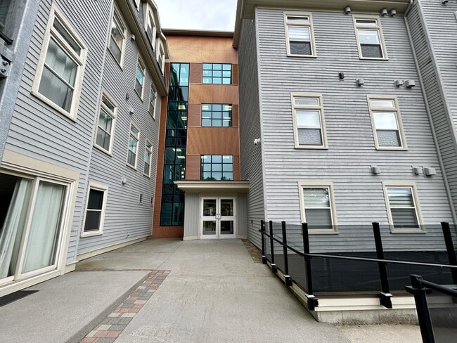 Building Photo - 181 Hamilton Ave