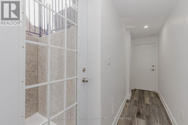 Photo - 132 Bloomsbury Ave