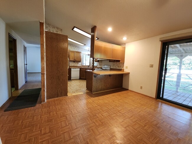 Photo - 8260 Sherwood Blvd