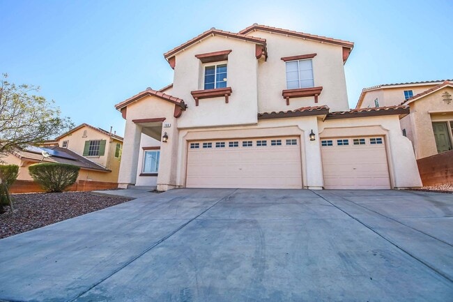 IMMACULATE 5 BEDROOM HOME! - IMMACULATE 5 BEDROOM HOME!