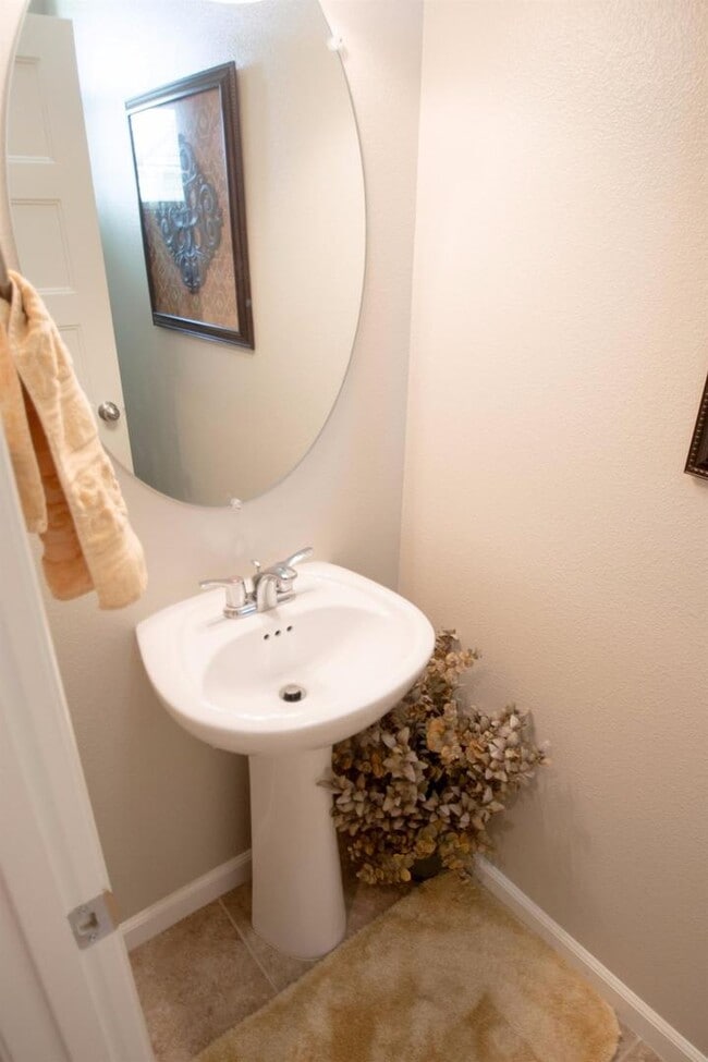 Photo - Beautiful 3 Bedroom 2.75 Bath Home in Harlan Ranch!