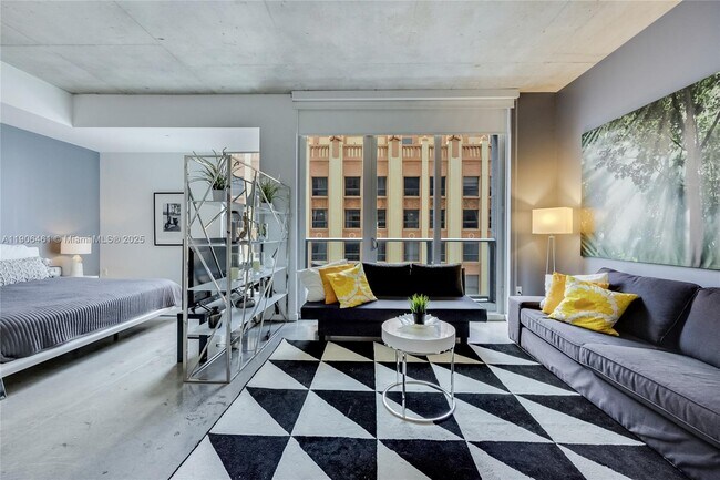 Building Photo - 151 SE 1st St Unit 1003