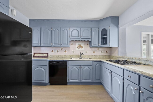 Photo - 390 Arvin Cir