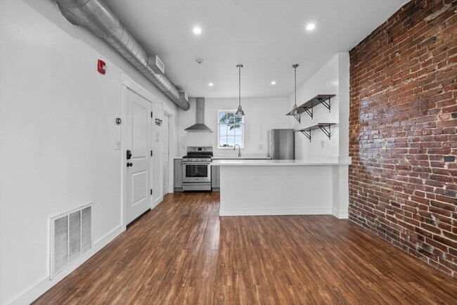 Building Photo - 103-105 Broadway Unit 2 Rental