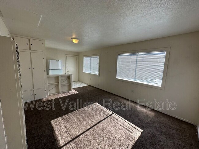 Photo - 725 1/2 Kern St Unit Apt B