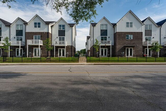 5765 Sofias Cir