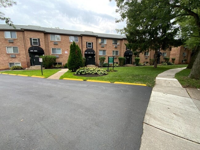 Renshaw Apartments features beautifully landscaped grounds that provide a serene environment for residents. Enjoy convenient access and a welcoming atmosphere right outside your door. Explore your future home today!