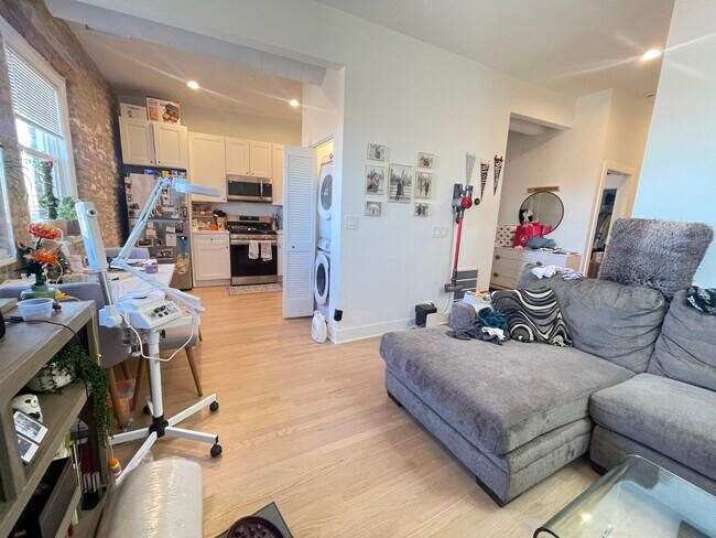 Photo - 1856 W Chicago Ave