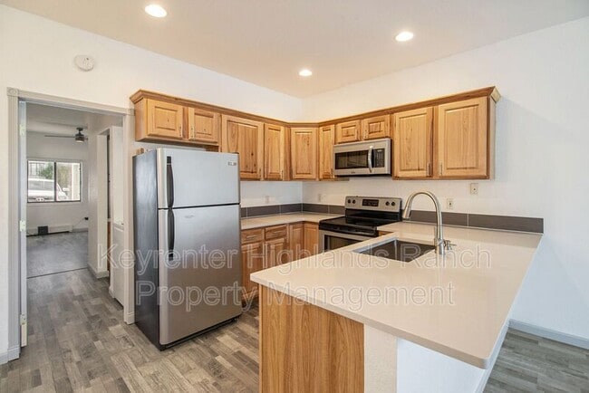 Building Photo - 532 Oakwood Dr