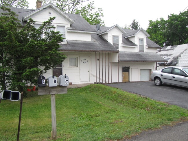 Building Photo - 1670 W College Ave Unit 1670C