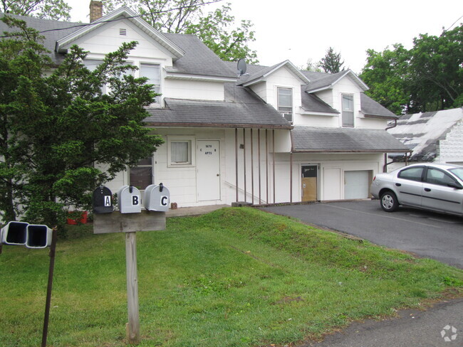 Building Photo - 1670 W College Ave Unit 1670C Rental