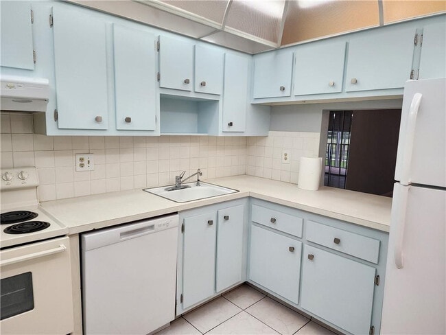 Photo - 1005 Country Club Dr Unit 207