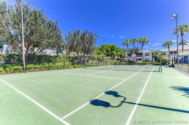 230 SE 10th St Unit 306